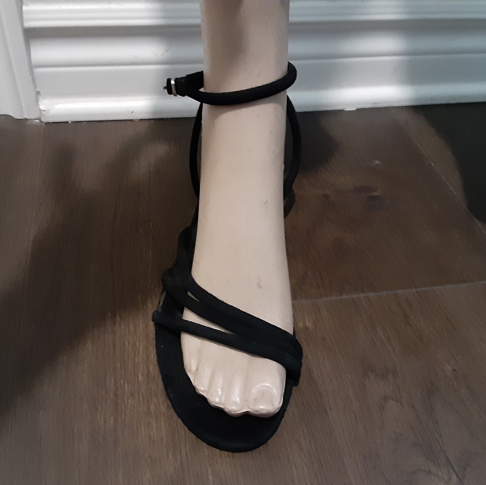 Steve Madden - Picture 2 of 10
